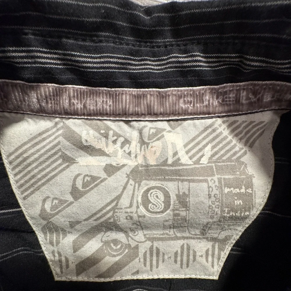 Vintage Quiksilver Shirt Mens Small Black Striped Poly Cotton Casual Skate VTG